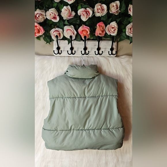 Aeropostale Classic Sage Green Cropped Puffer Vest - Picture 3 of 9